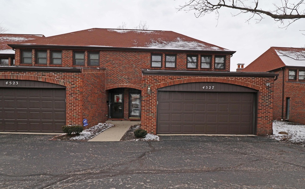 3-level townhouse condo in UA