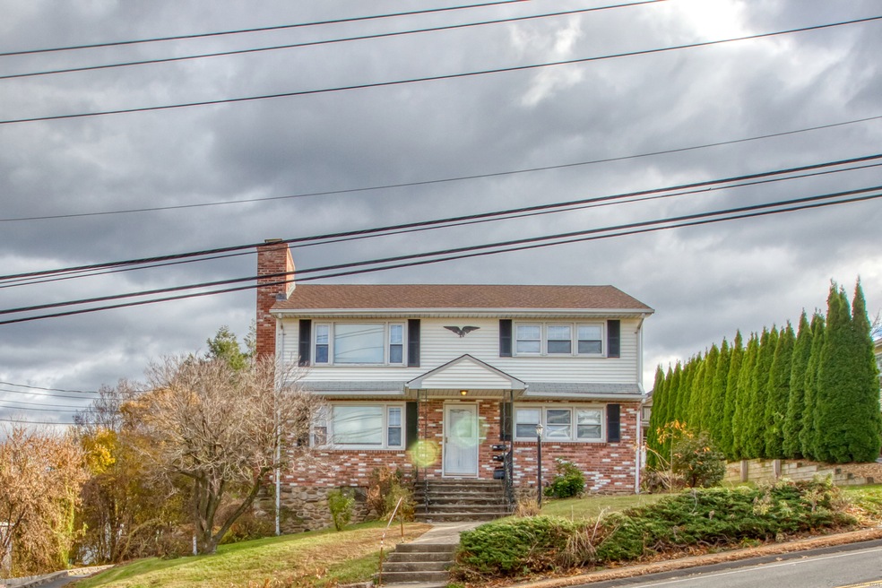 77 Willis St unit 2nd floor, Bristol, CT 06010 - photo 1