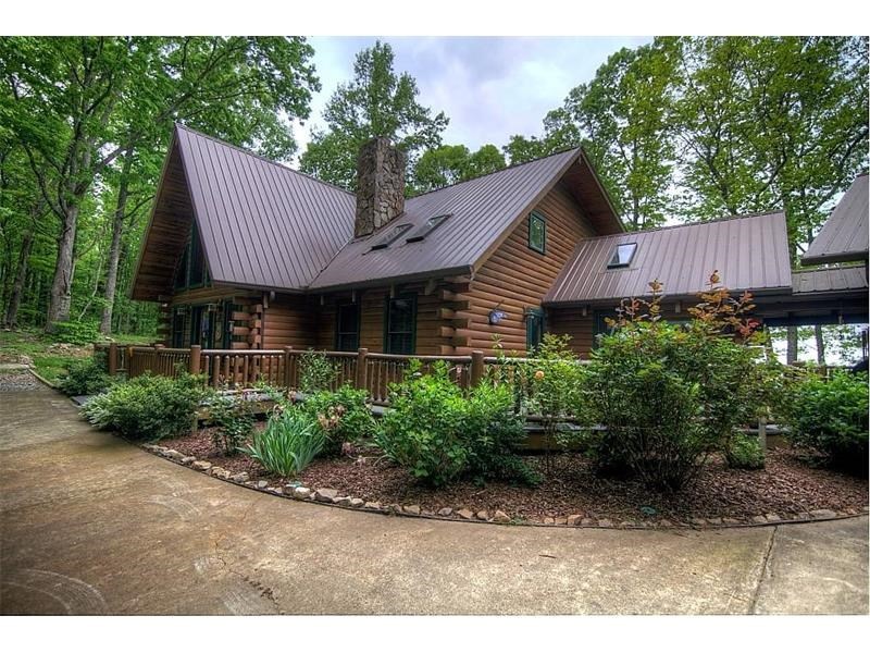 Amazing craftsmanship in this classic log cabin.
