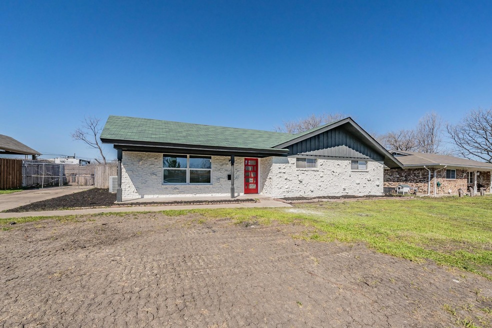 8205 Jerrie jo Dr, North Richland Hills, TX 76180 - photo 1