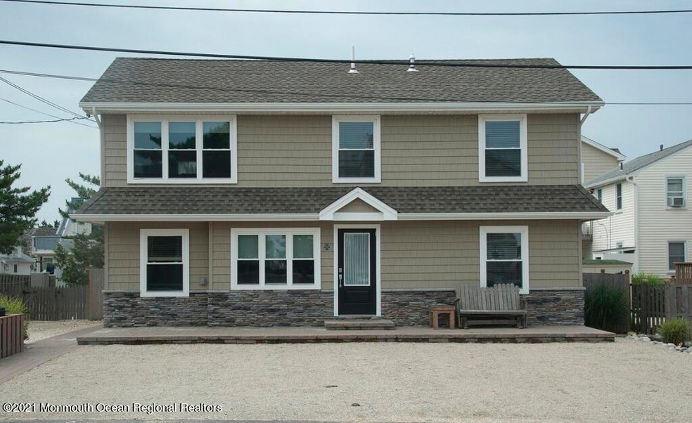 202E15-exterior 3