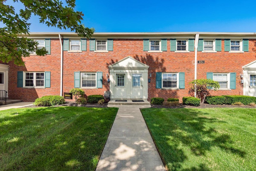 1084 W Sells_064