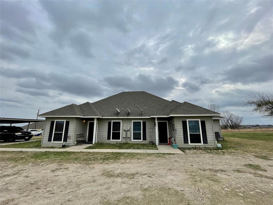 100 Collett Ct unit 100-102, Weatherford, TX 76088 - photo 1