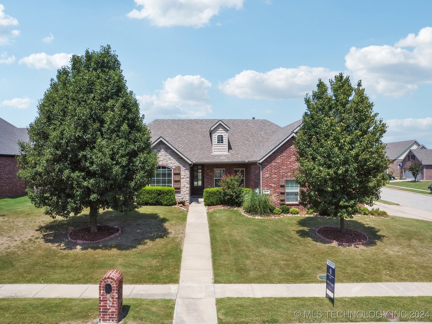 5718 Aspen, Bartlesville, OK 74006 - photo 1