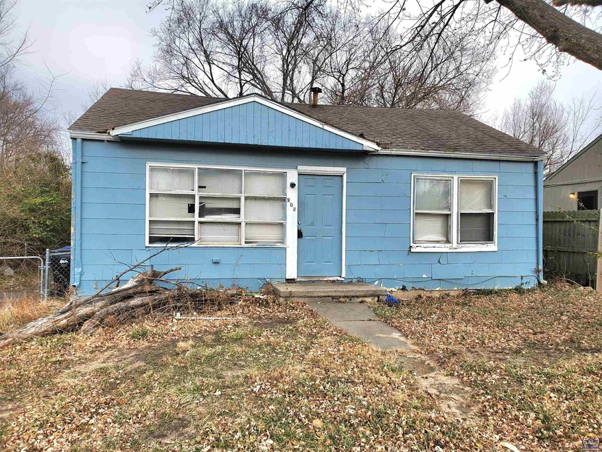 904 SE 33rd Terrace, Topeka, KS 66605 - photo 1
