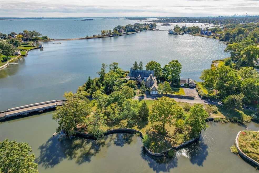 1 Pryer Manor Rd, Larchmont, NY 10538 - photo 1