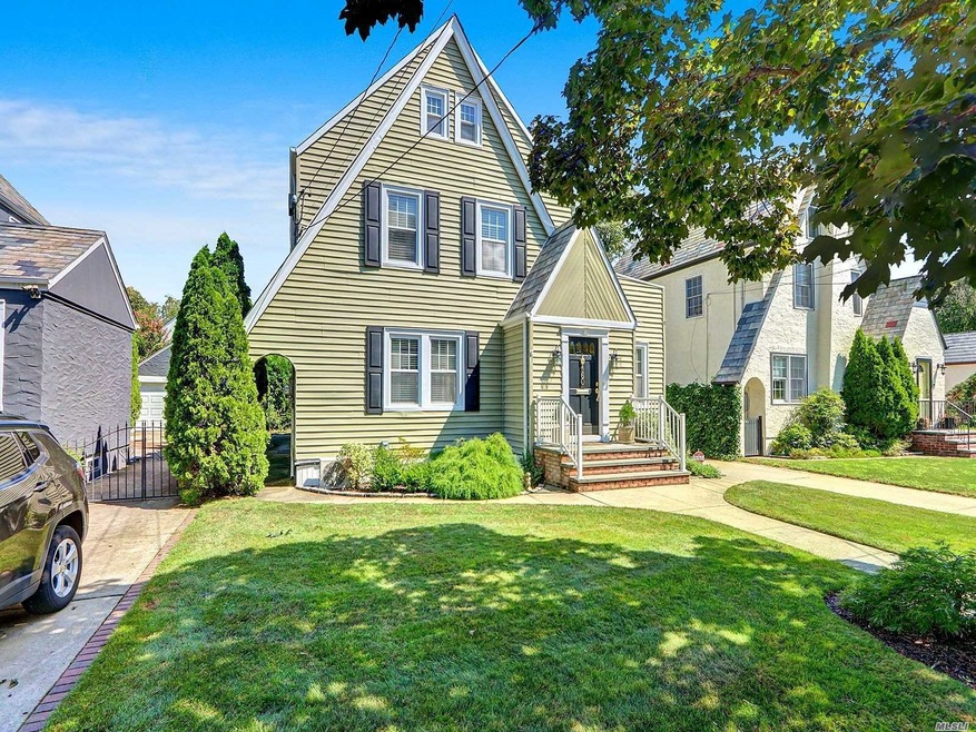 160 Trinity Place, West Hempstead, NY 11552 - photo 1