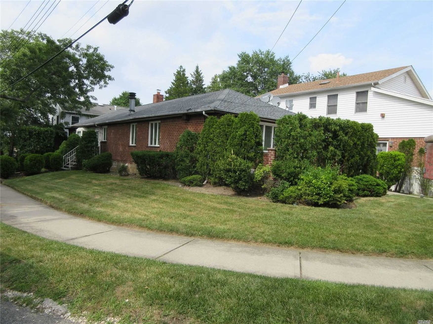 26003 60th Ave, Little Neck, NY 11362 - photo 1