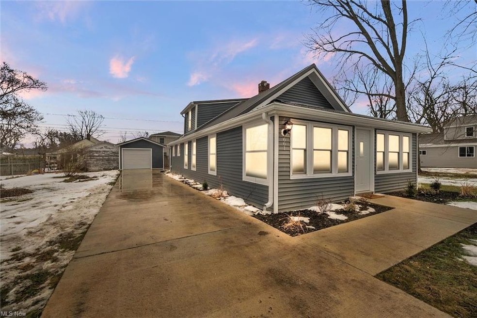 661 Hollywood Ave, Sheffield Lake, OH 44054 - photo 1