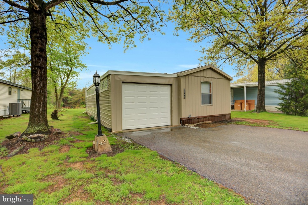 1149 Leisure Dr unit 43, Chambersburg, PA 17202 - photo 1