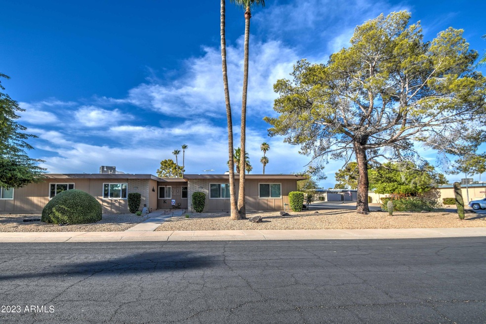 10902 W Topaz Dr, Sun City, AZ 85351 - photo 1