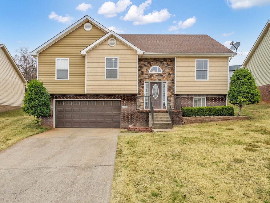 1037 Ishee Dr, Clarksville, TN 37042 - photo 1