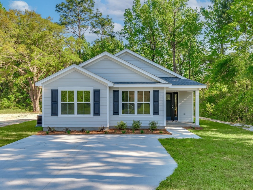 52 Crestwood Dr, Crawfordville, FL 32327 - photo 1