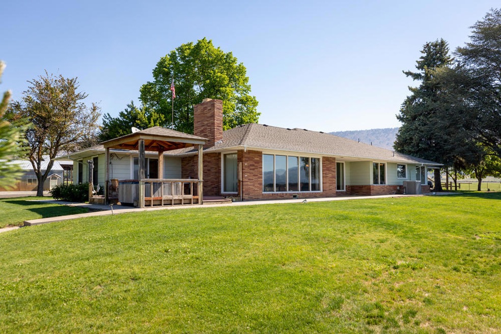10851Highway140E-22