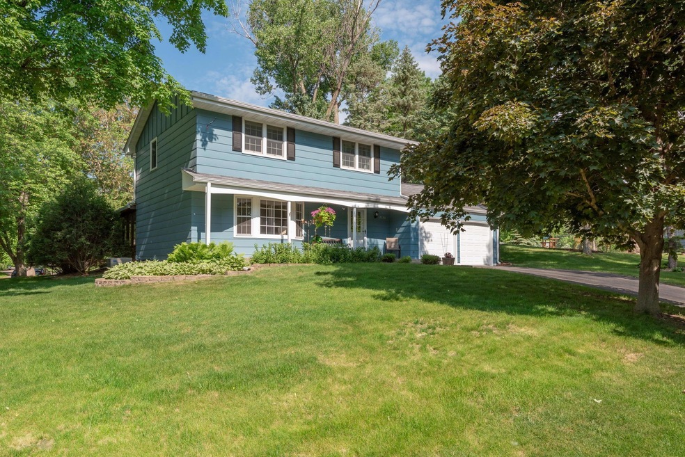 17720 Leemans Ct, Minnetonka, MN 55345 - photo 1