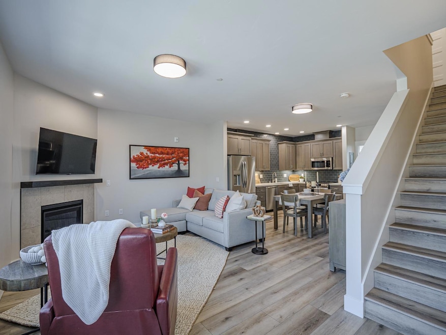 Pending $1,099,000 • Co-Listing Agent