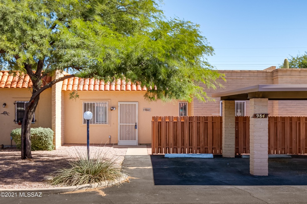 984 S Pantano Rd