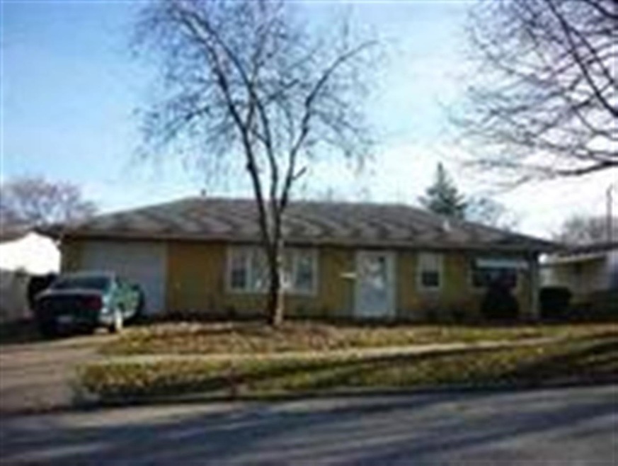 2869 Washington St, Davenport, IA 52804 - photo 1