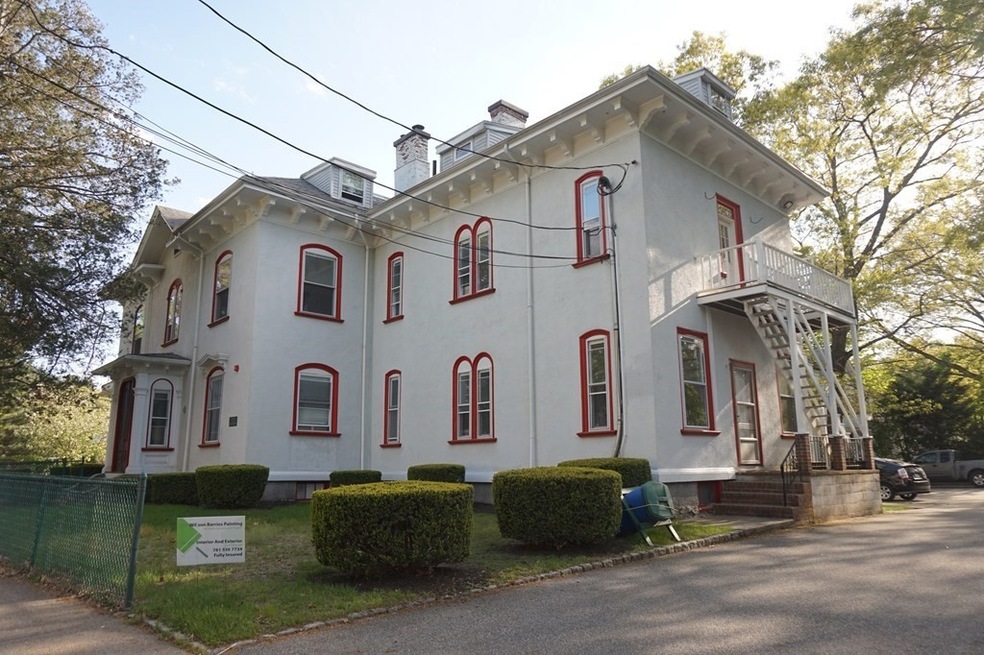 73 Elm Rd unit 7, Newton, MA 02460 - photo 1