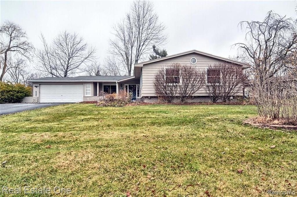 6784 Woodside Trail, West Bloomfield, MI 48322 - photo 1