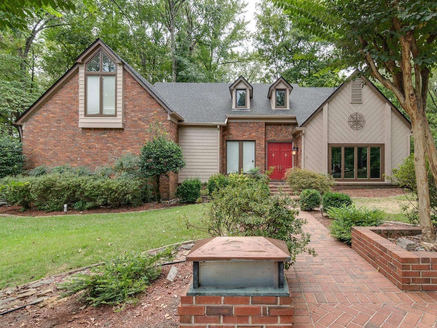 View of front facade with a front lawn