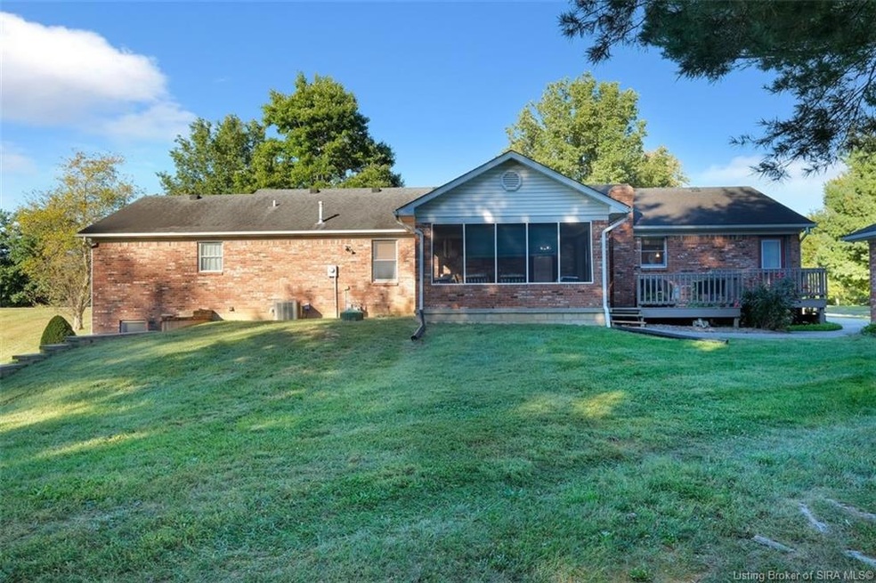 Nice big screened in back porch with a deck for gr