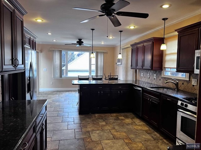 520 Westview Ave, Cliffside Park, NJ 07010 - photo 1