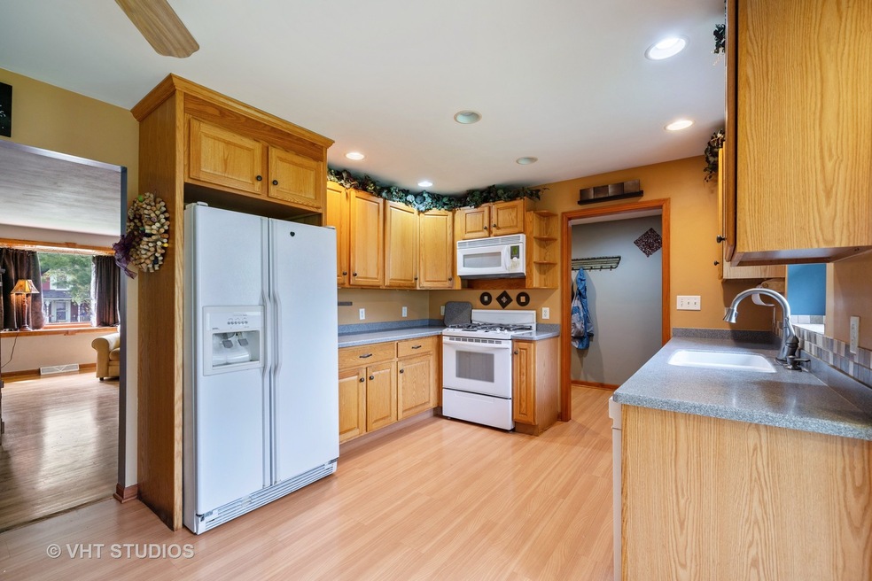 608 S Forest Ave, Batavia, IL 60510 - photo 1