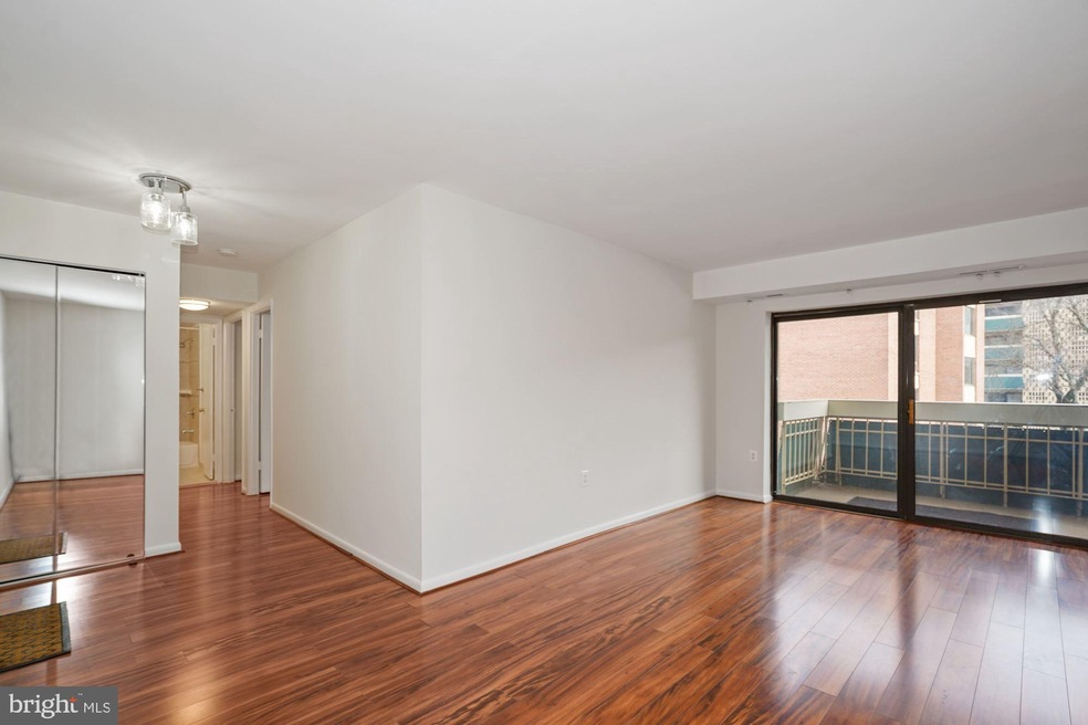 6139 Leesburg Pike unit 402, Baileys Crossroads, VA 22041 - photo 1