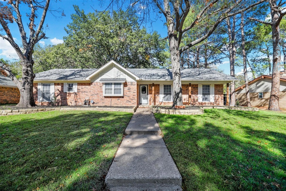 1809 Lincolnshire Dr, Bedford, TX 76021 - photo 1