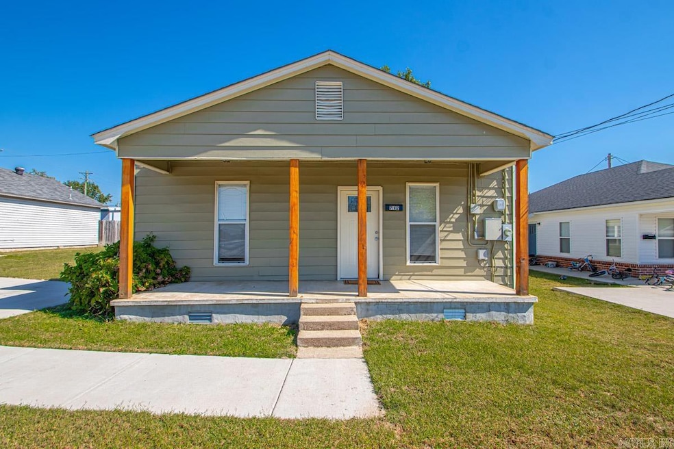 712 S Border St, Benton, AR 72015 - photo 1