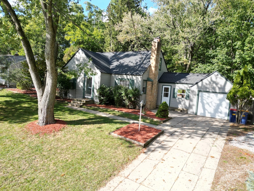 1659 Shangrai La Dr SE, Grand Rapids, MI 49508 - photo 1