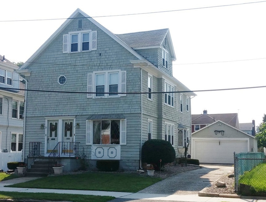 19 Mellen St, Chicopee, MA 01013 - photo 1