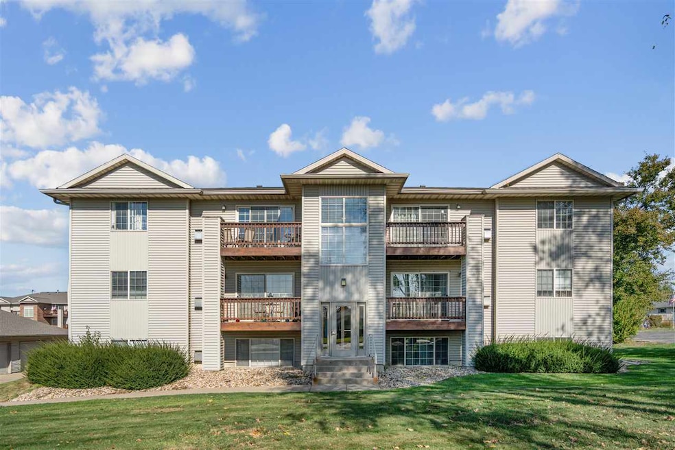 3000 Wilson Ave SW, Cedar Rapids, IA 52404 - photo 1