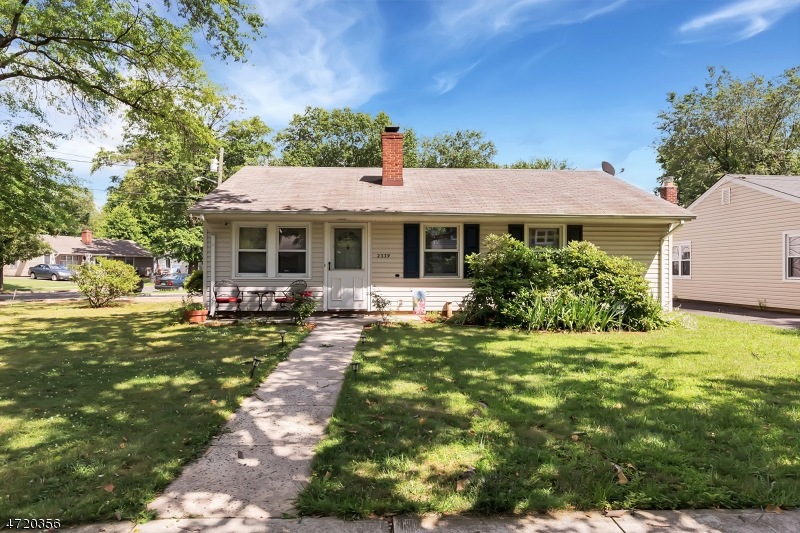 2339 Knapp Dr, Rahway, NJ 07065 - photo 1
