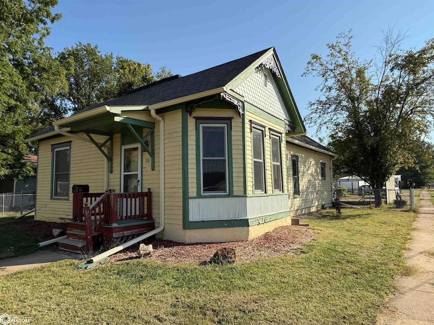 301 N 6th St, Fairfield, IA 52556 - photo 1