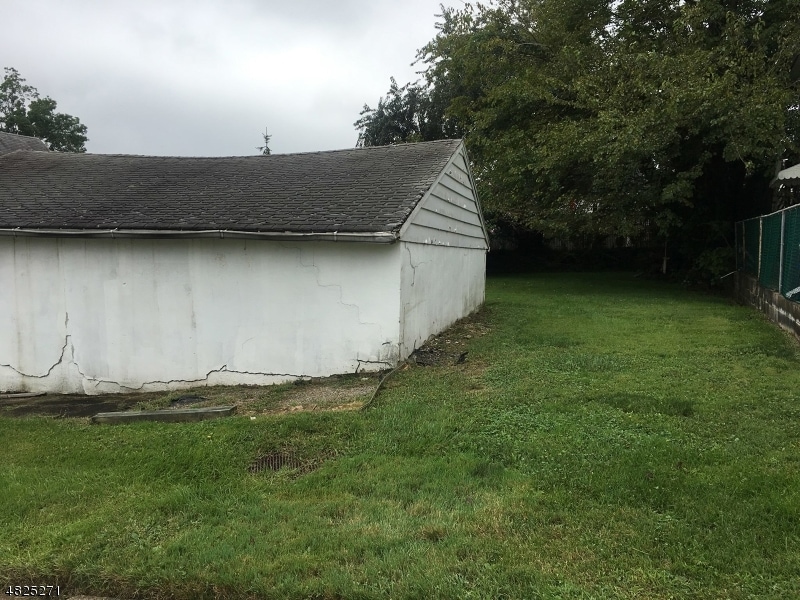 293-295 Richmond Ave, Paterson, NJ 07502 - photo 1