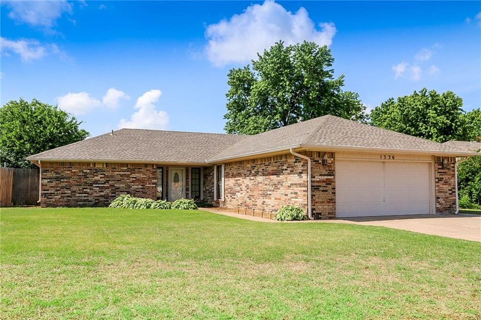 1336 NE 20th Place, Moore, OK 73160 - photo 1