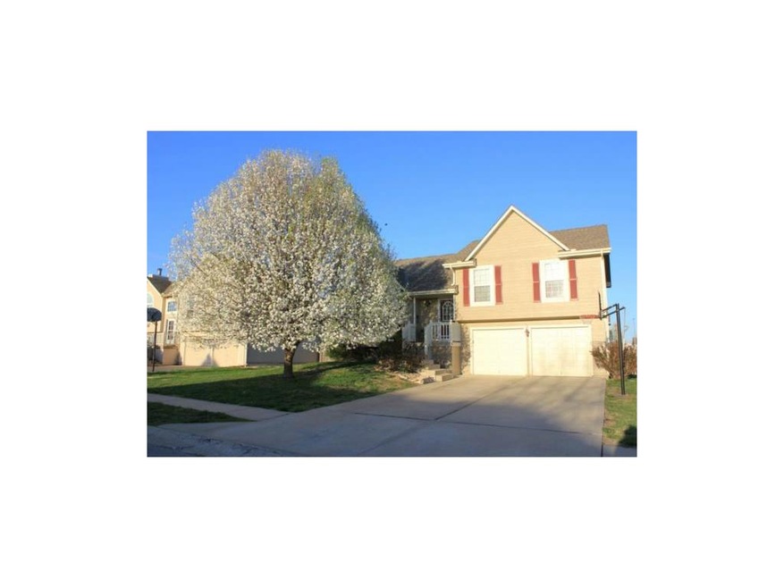 717 Furlong Dr, Raymore, MO 64083 - photo 1