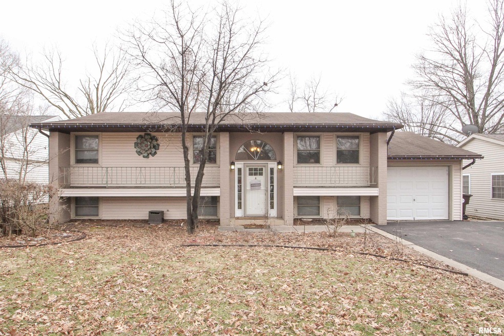 219 Rhoads Ave, Lincoln, IL 62656 - photo 1