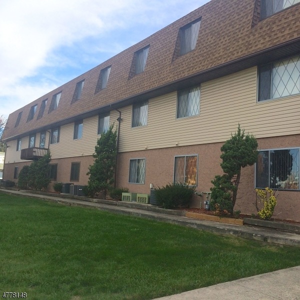 846 Riverside Ave, Lyndhurst, NJ 07071 - photo 1