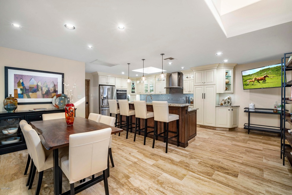 Dining & Kitchen
