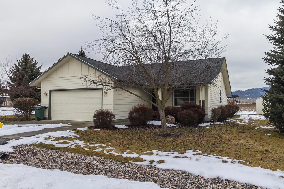 816 Tamarack Ln-1
