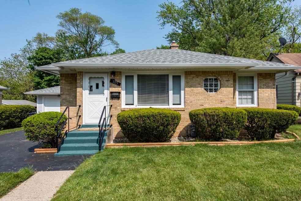 305 Keller Ave, Waukegan, IL 60085 - photo 1