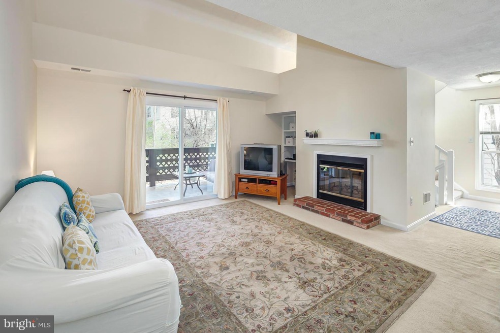 10028 Oakton Terrace Rd unit A, Oakton, VA 22124 - photo 1