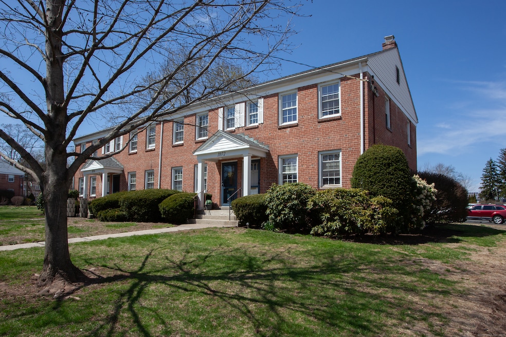 1072A Farmington Ave unit 1072A, West Hartford, CT 06107 - photo 1
