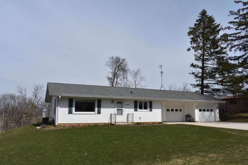 W4384 Center St, Waldo, WI 53093 MLS 1830395