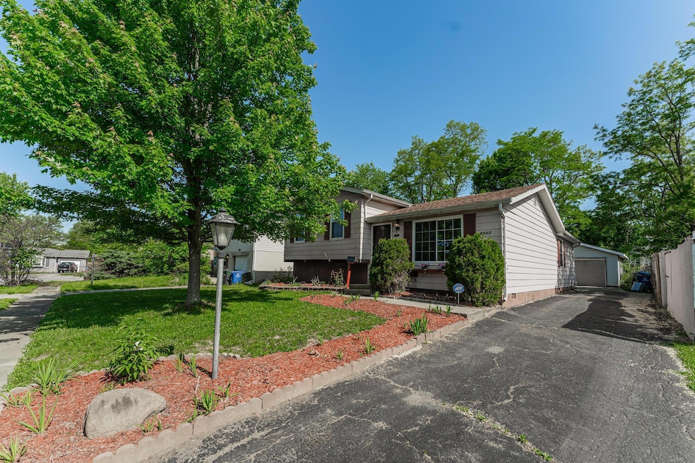 4910 Fox Ridge Ct, Columbus, OH 43228 - photo 1