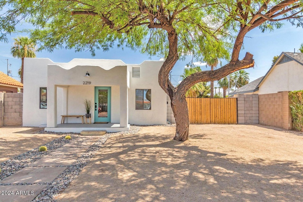 2219 N 25th Place, Phoenix, AZ 85008 - photo 1