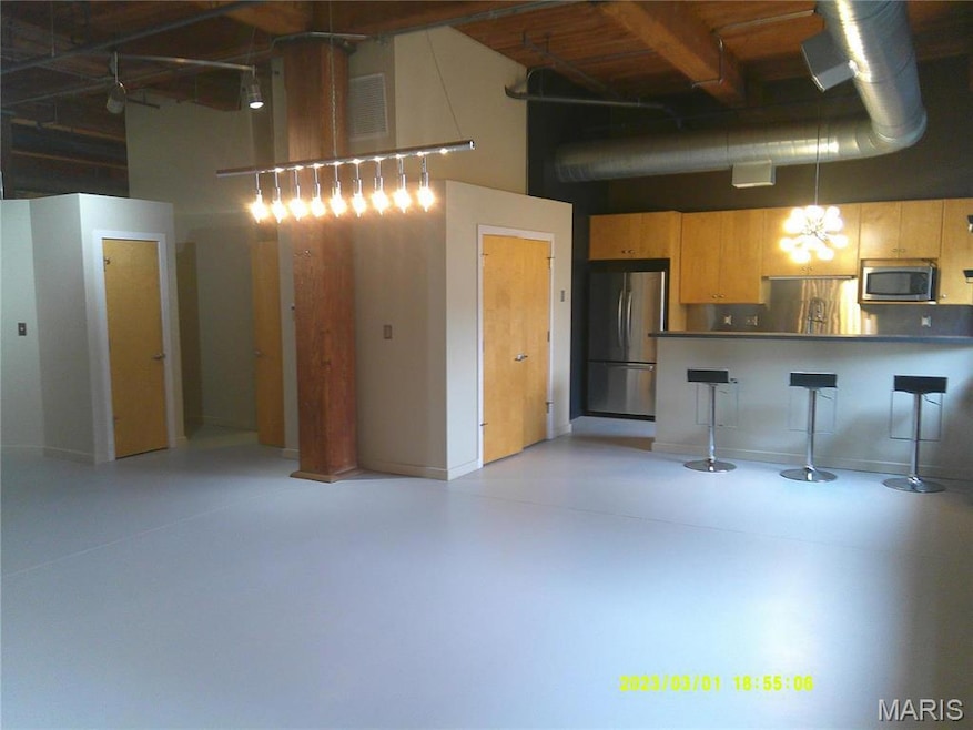 Big open spaces! 1909 sq ft of living space!